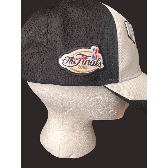 2004 NBA Champions Detroit Pistons Locker Room Hat Black & White Mesh Cap Reebok - Picture 2 of 9
